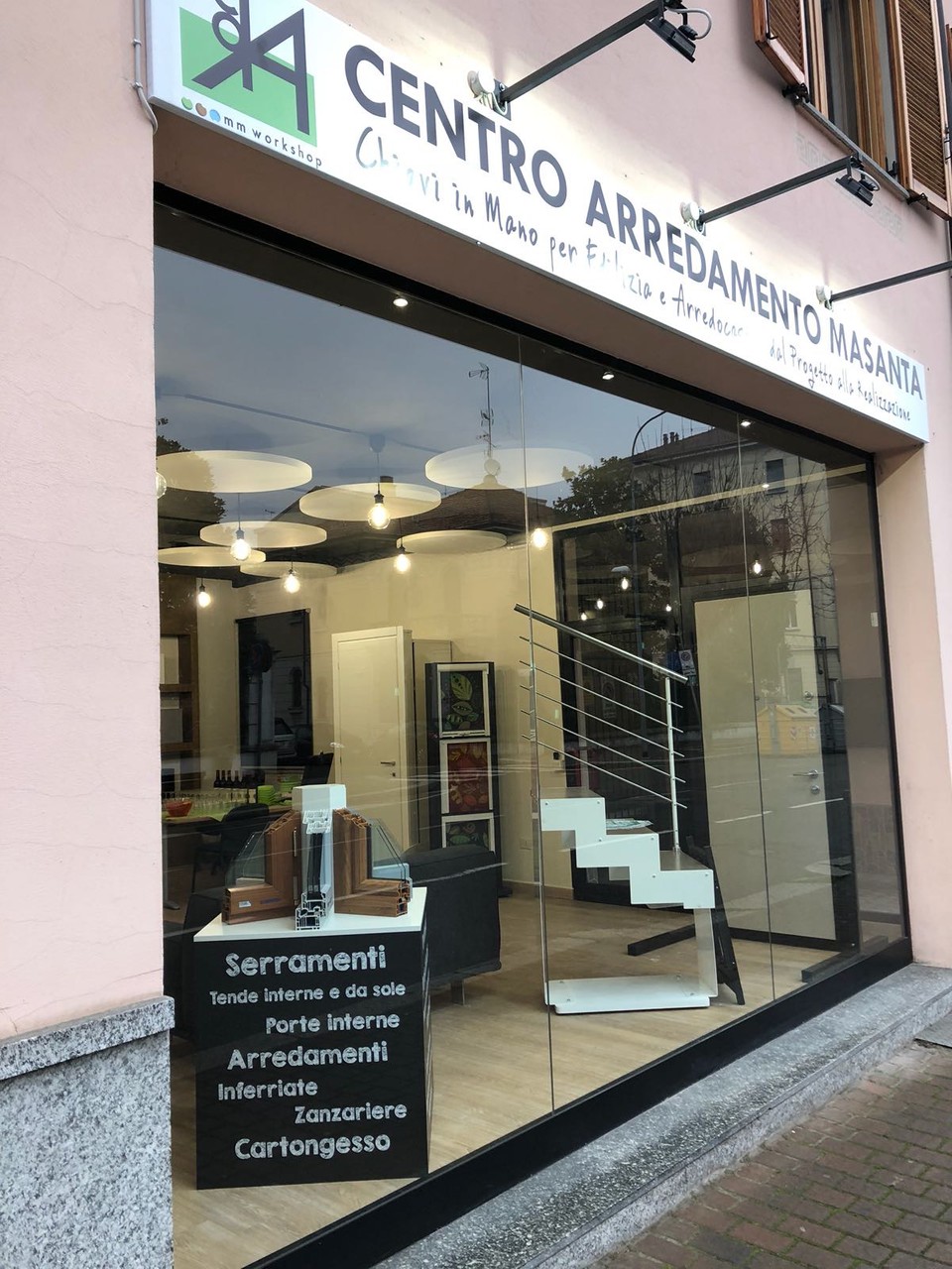 All'esterno dello showroom di Corso XXVII Marzo