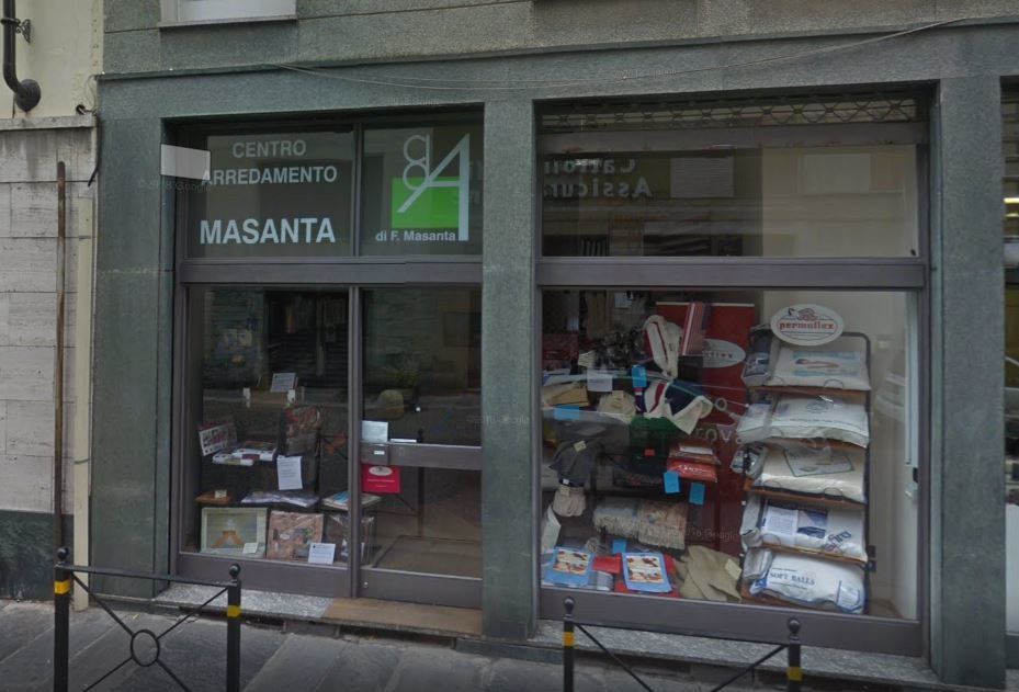 All'esterno dello showroom di Via S. Ambrogio