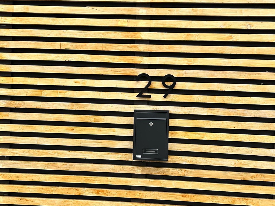 All'esterno dello showroom di Stradella (2)